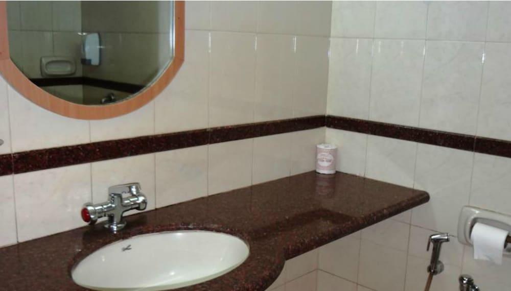 Chateau Windsor - Marine Drive Hotel