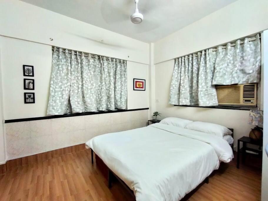 Mon Desire 5, Perry Cross Rd, Bandra West By Connekt Homes Apartment