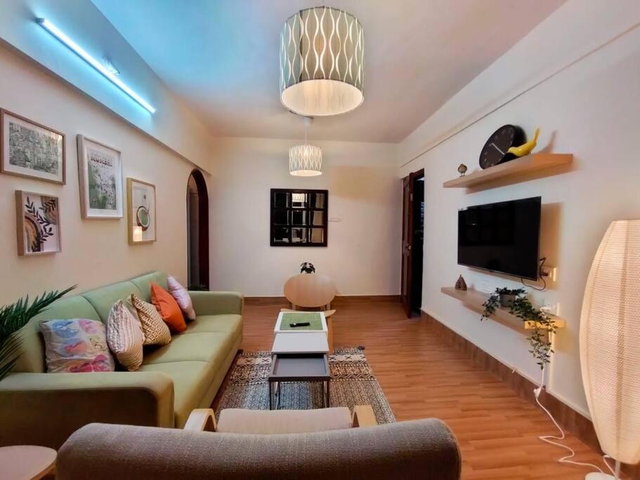 Mon Desire 5, Perry Cross Rd, Bandra West By Connekt Homes Apartment