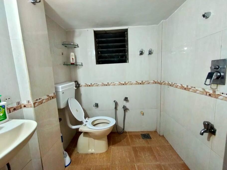 Mon Desire 5, Perry Cross Rd, Bandra West By Connekt Homes Apartment