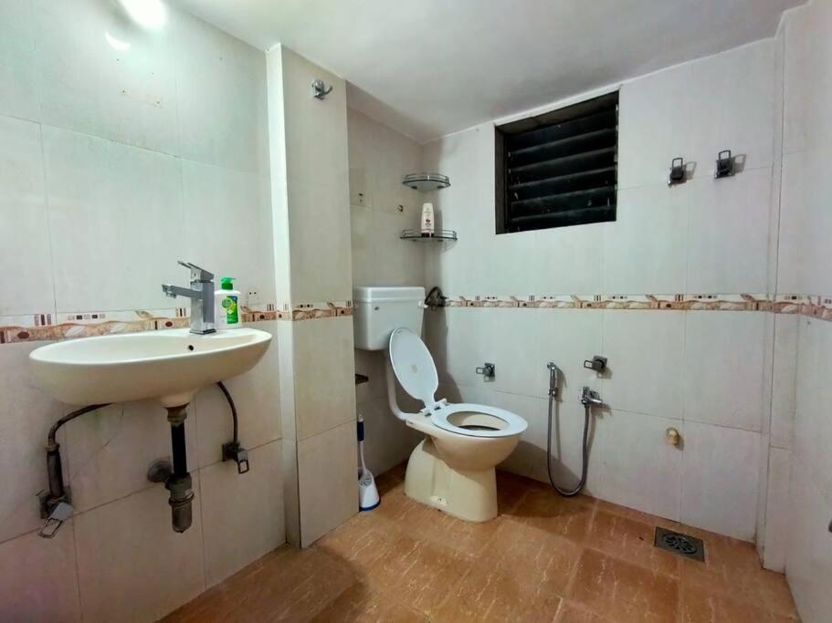 Mon Desire 5, Perry Cross Rd, Bandra West By Connekt Homes *