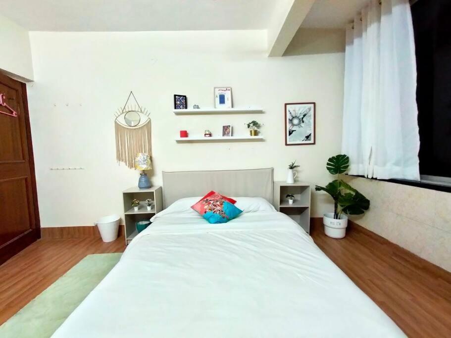 Apartment Mon Desire 5, Perry Cross Rd, Bandra West By Connekt Homes