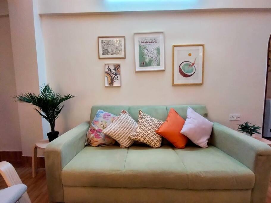 Mon Desire 5, Perry Cross Rd, Bandra West By Connekt Homes Apartment *