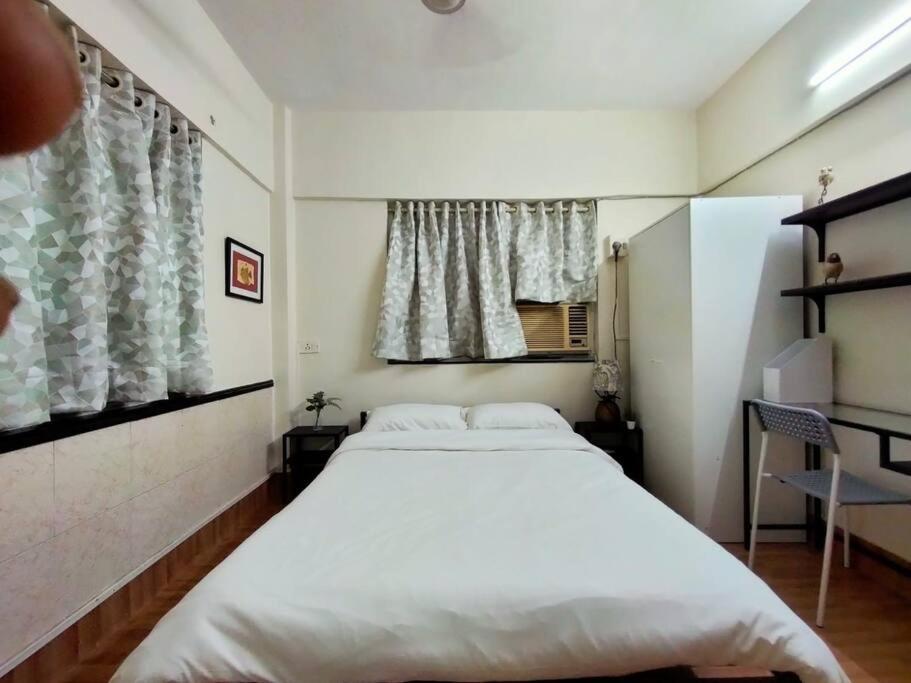 Mon Desire 5, Perry Cross Rd, Bandra West By Connekt Homes Apartment *
