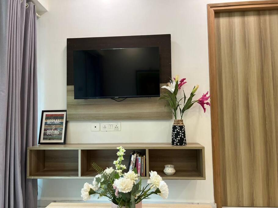 Jastcon, 19th Rd, Khar, Ambedkar Colony By Connekt Homes