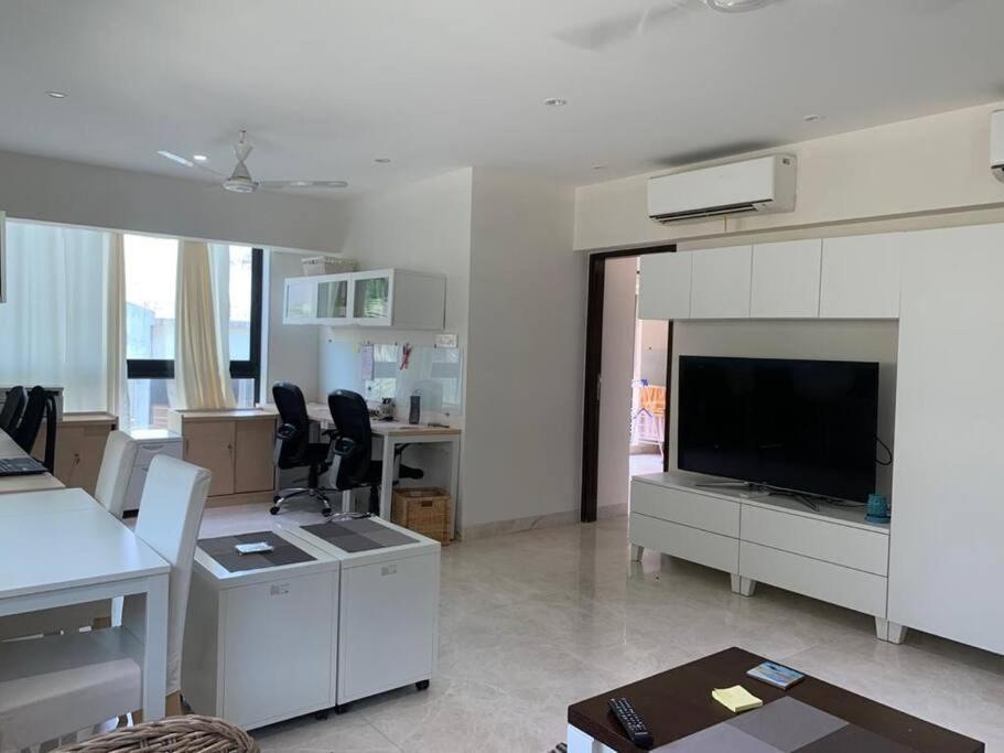 Apartment Kakad Classic 360, 16th Rd, Pali Village, Khar West By Connekt Homes