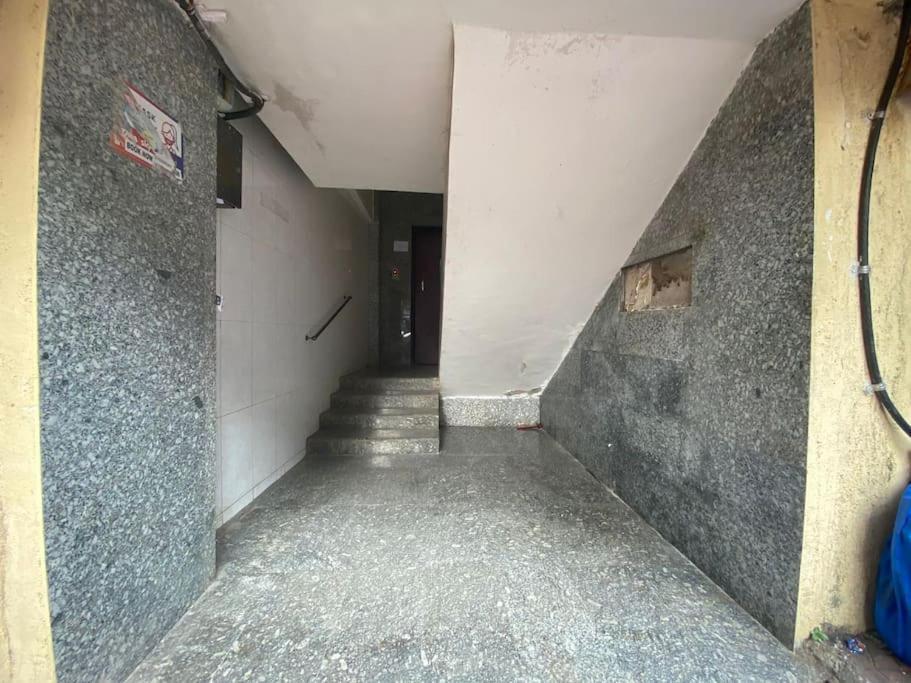 Mon Desire 1, Perry Cross Rd, Bandra West By Connekt Homes Apartment