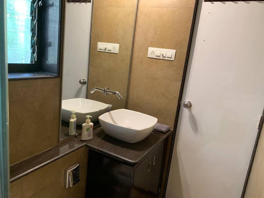 Mon Desire 1, Perry Cross Rd, Bandra West By Connekt Homes