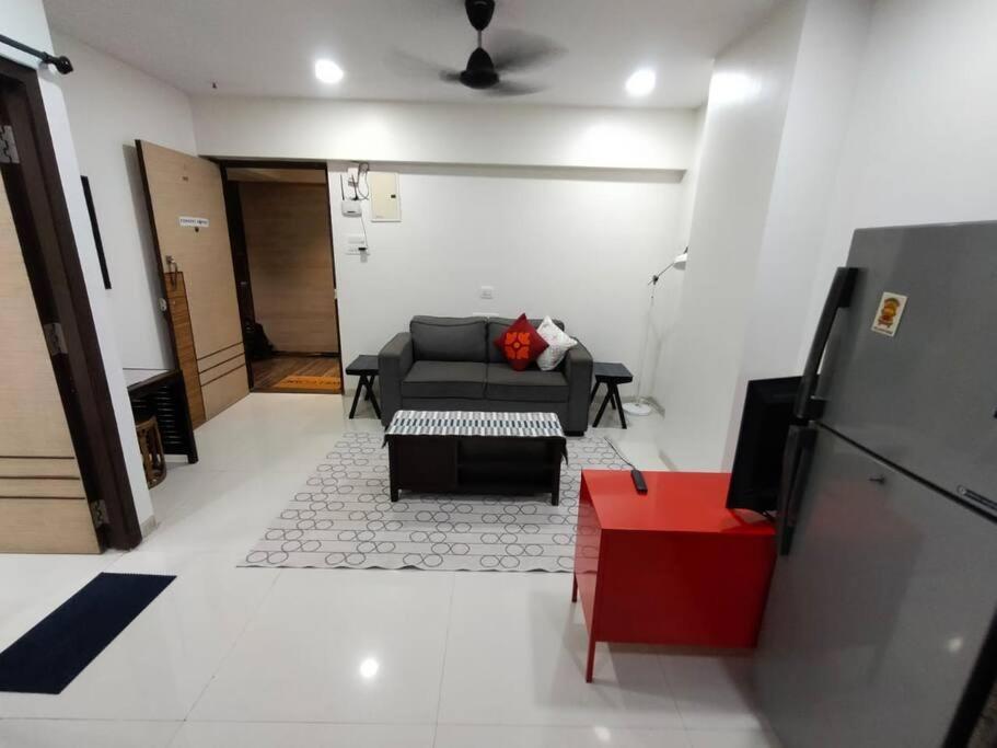 Marina 203, Nl Road, Bandra West By Connekt Homes Apartment *