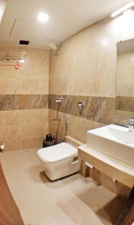 Emerald Near T2 International Airport Hotel Mumbai