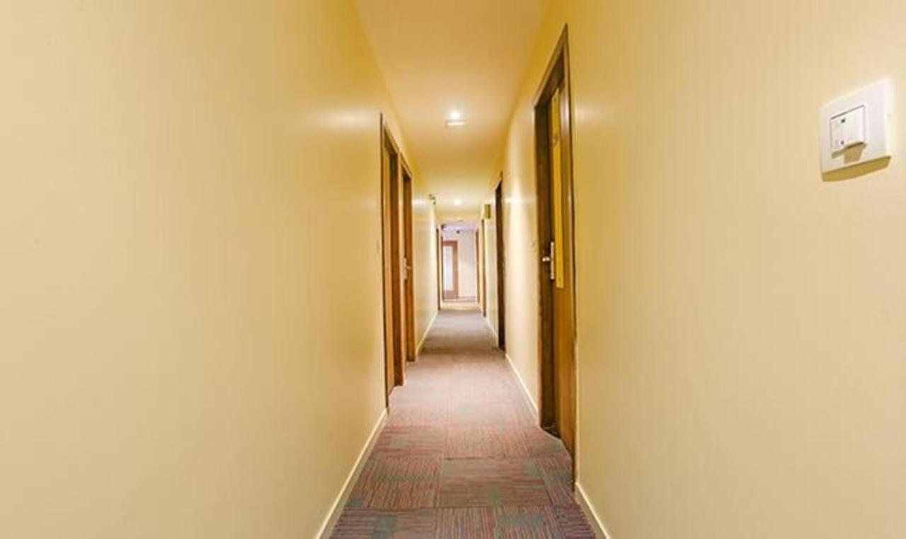 Hotel Fabhotel Royal International - Nr International Airport