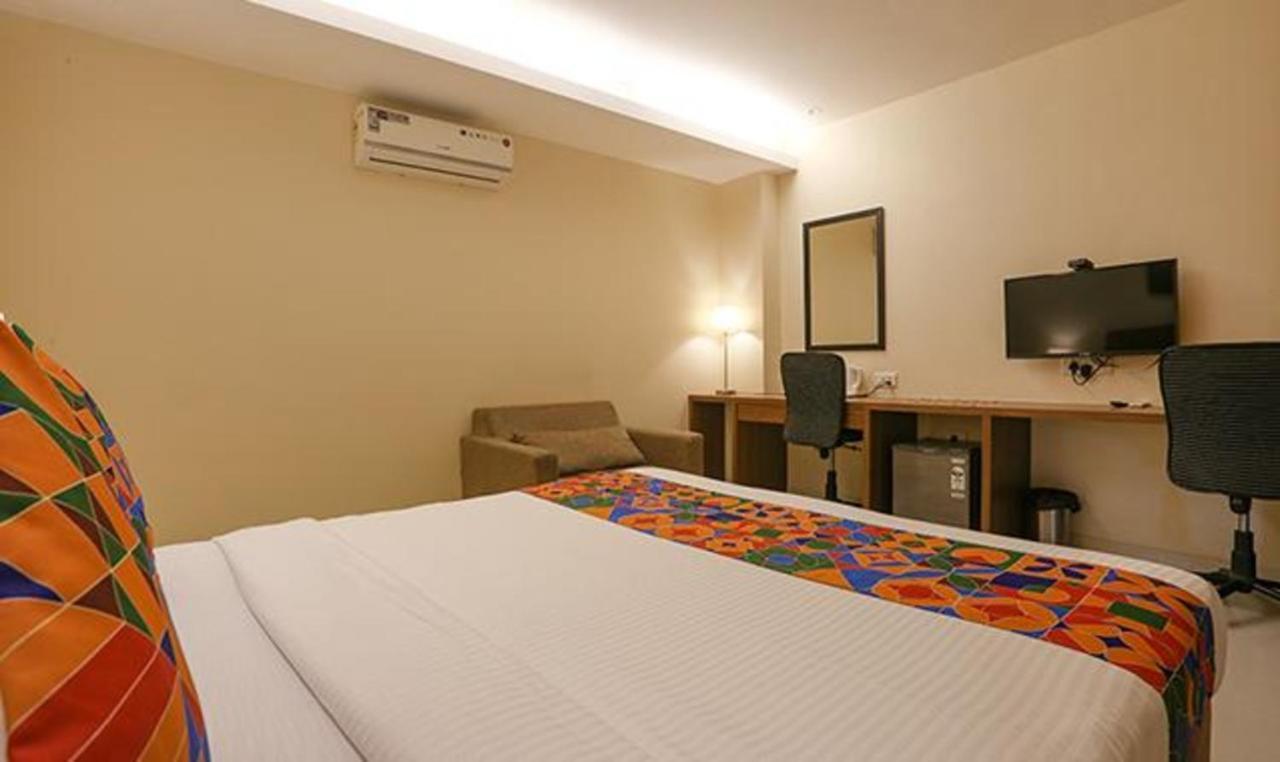 Hotel Fabhotel Royal International - Nr International Airport Bombaim