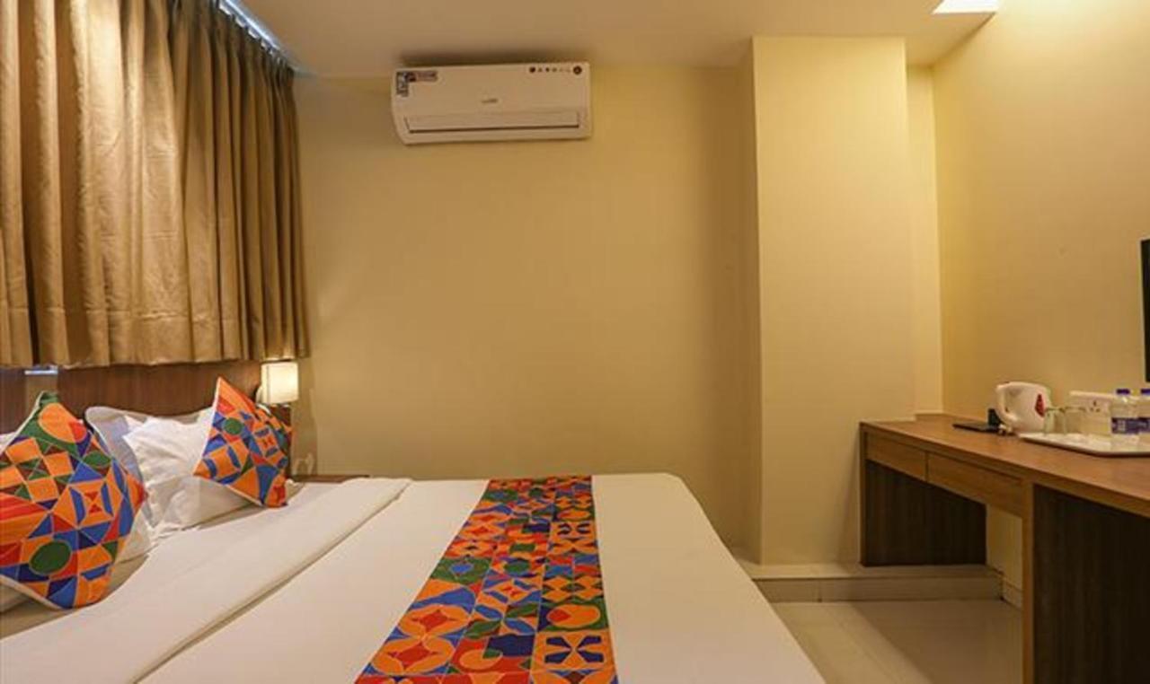 Hotel Fabhotel Royal International - Nr International Airport Bombaim