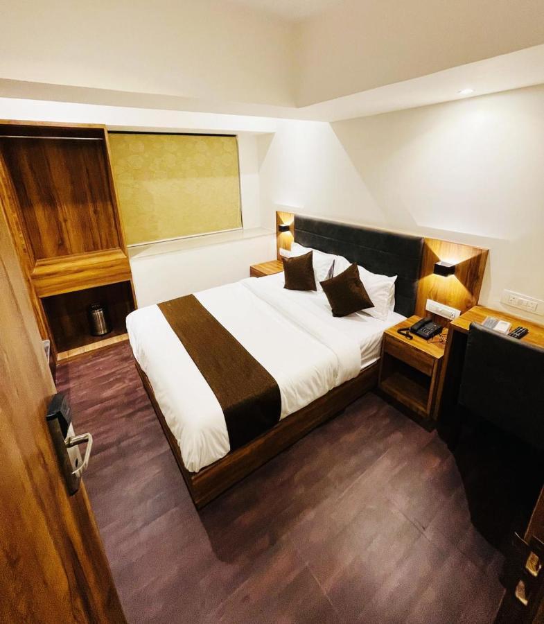 Hilton Hotel 2*