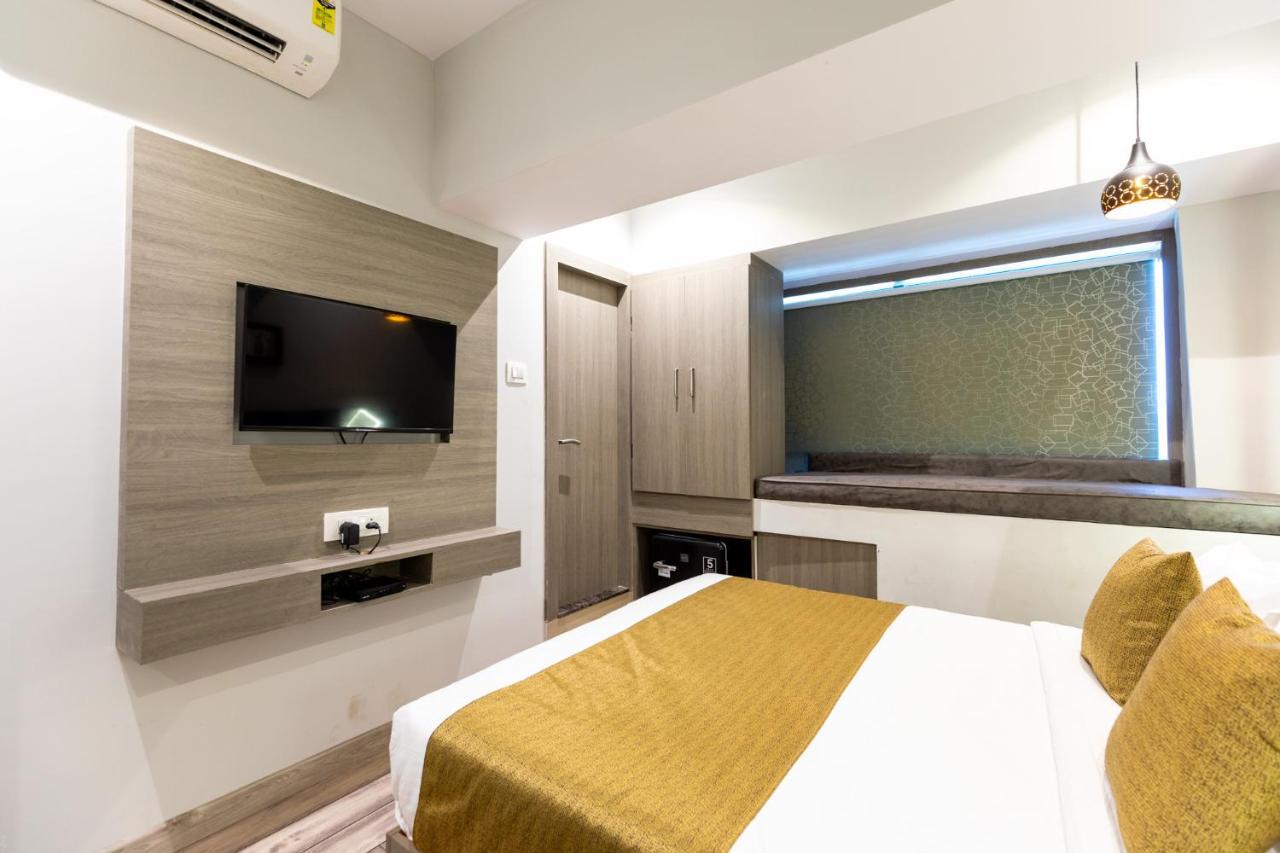 Larmont Luxury Hotel 3*