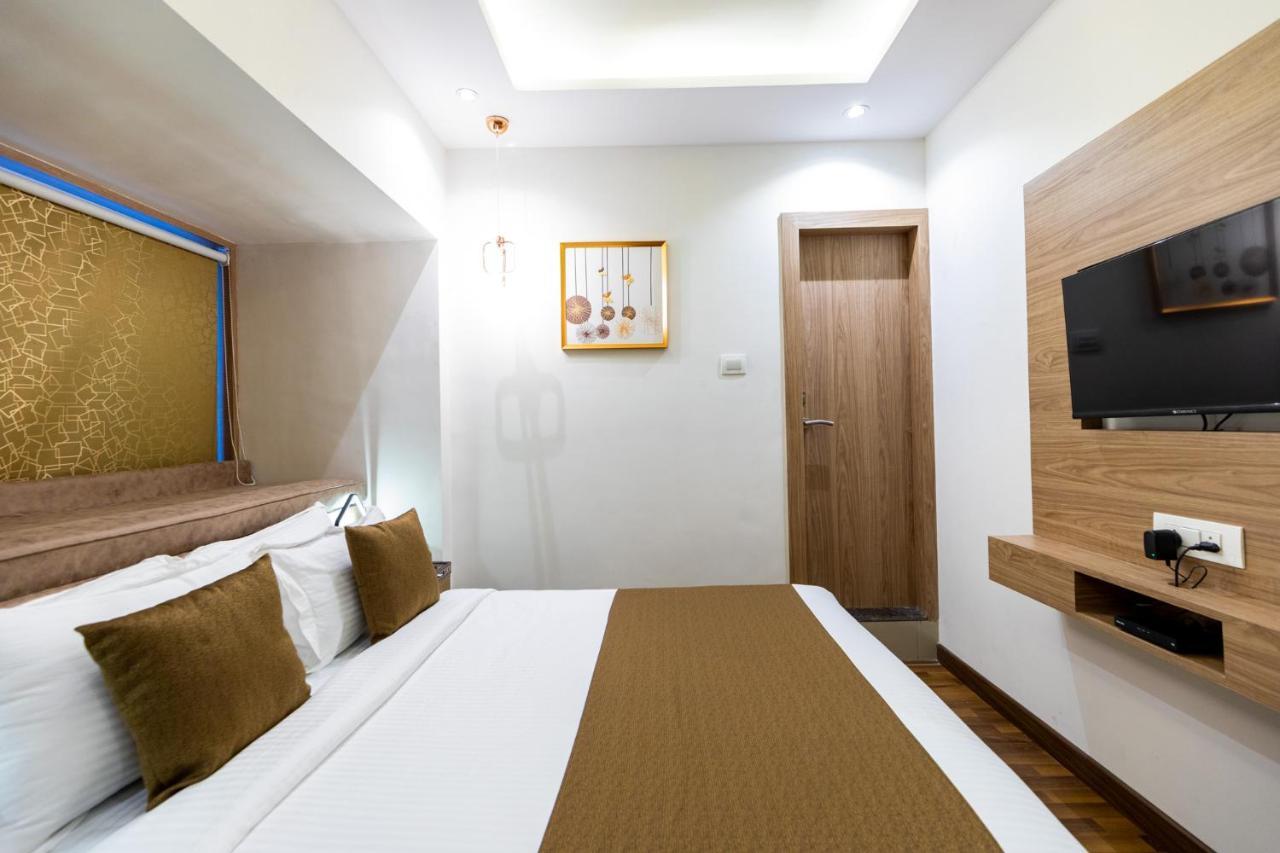 Larmont Luxury Hotel 3*