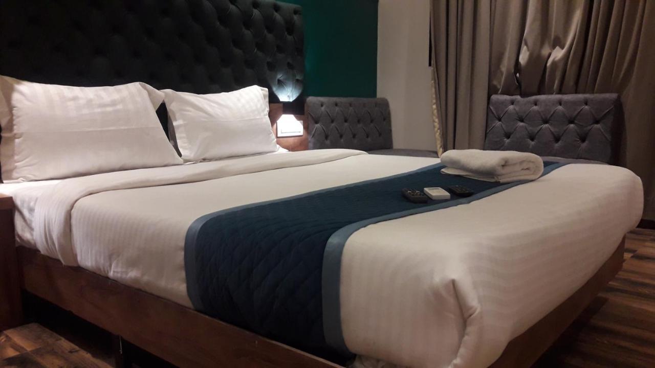 Shine Hospitality Palace Hotel Bombaim