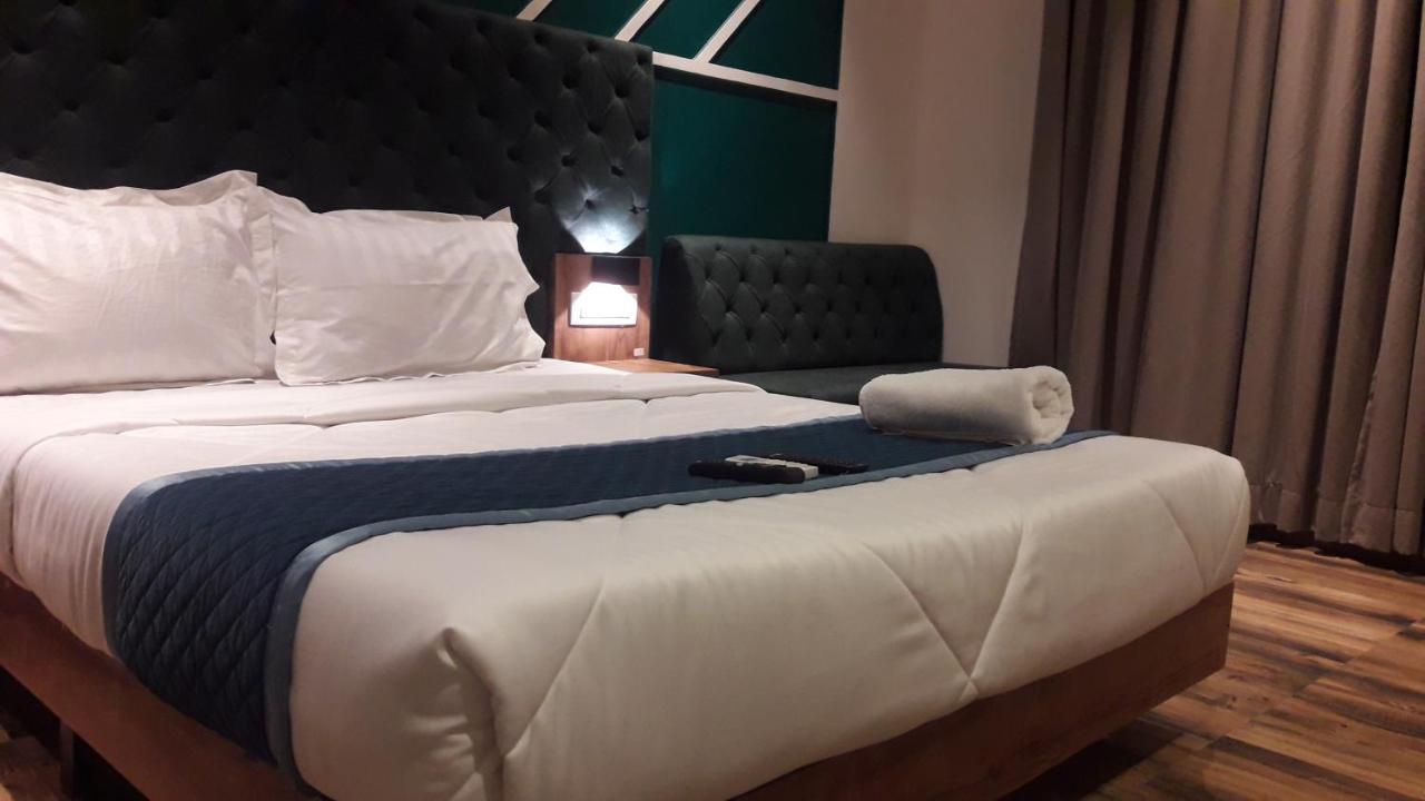 Shine Hospitality Palace Bombaim