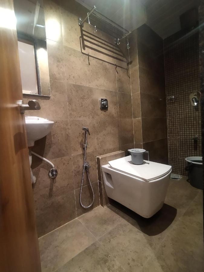 Kishan Lodging & Boarding Hotel