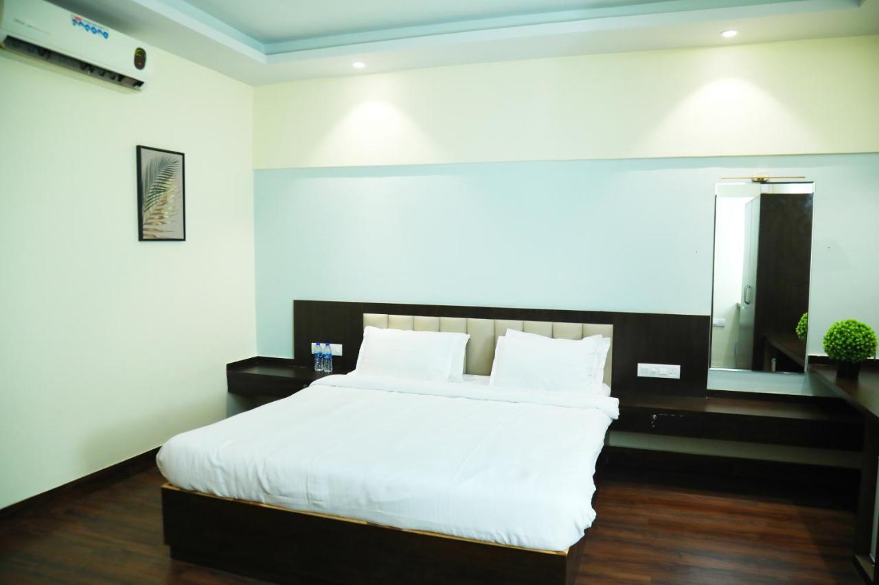 Hotel Country & By Turtle - Airport 3*