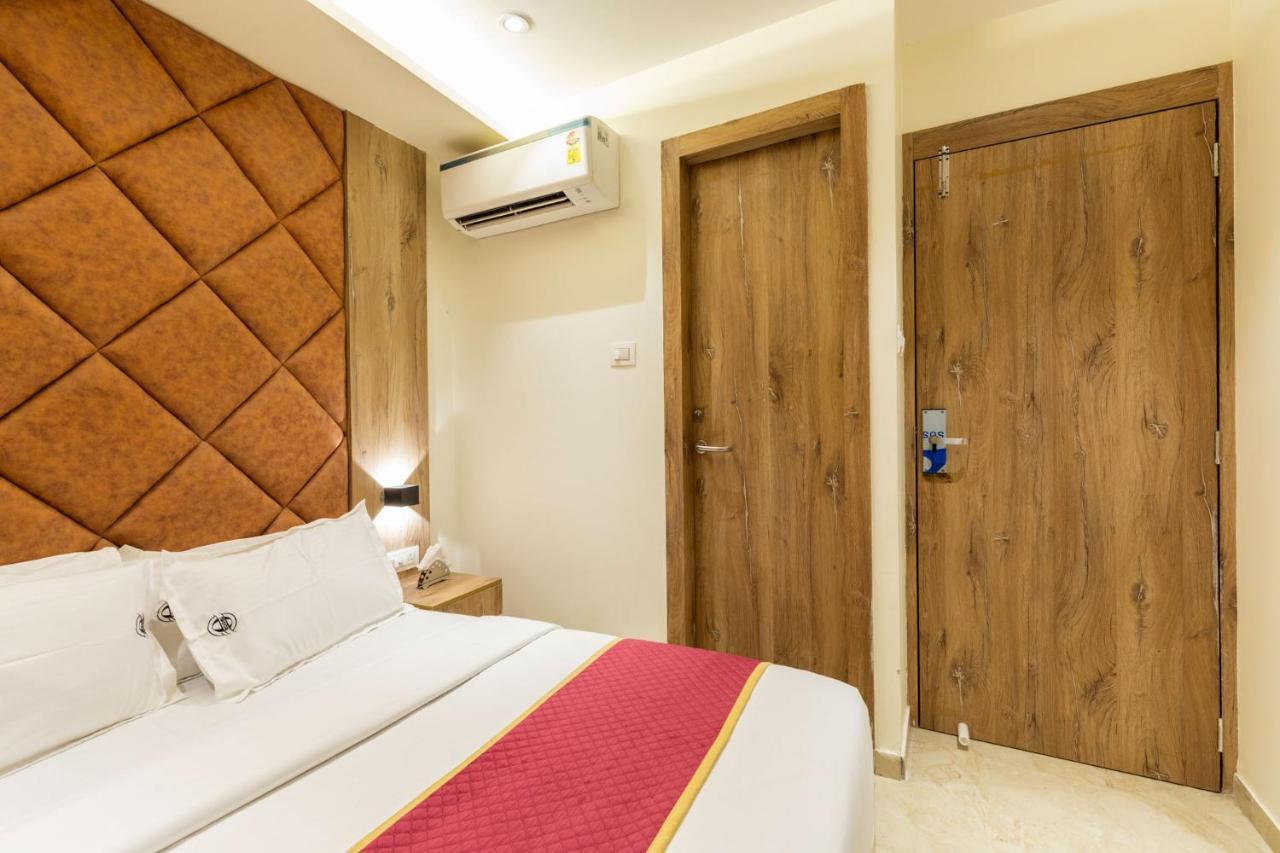 O Near International Airport Mumbai