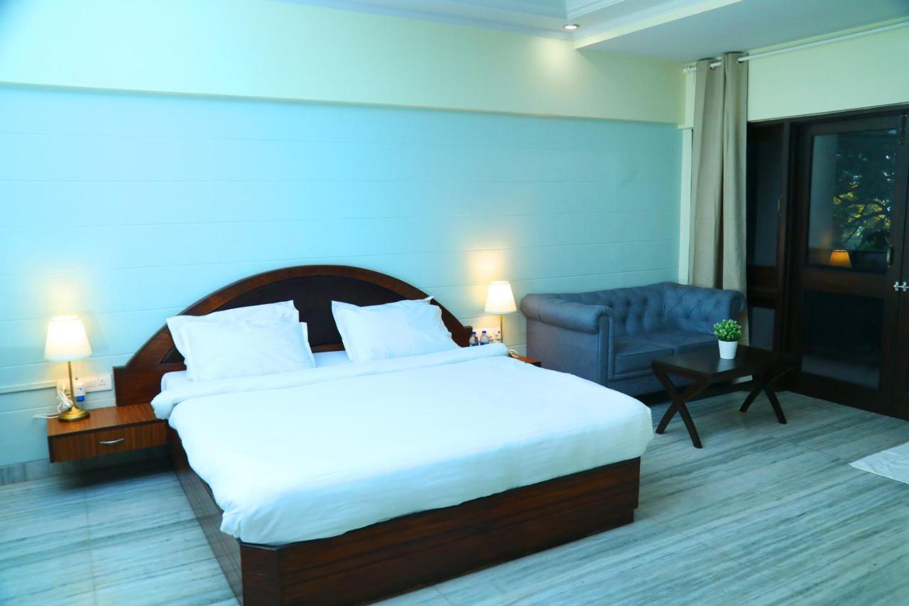 Country & By Turtle Hotel 3*