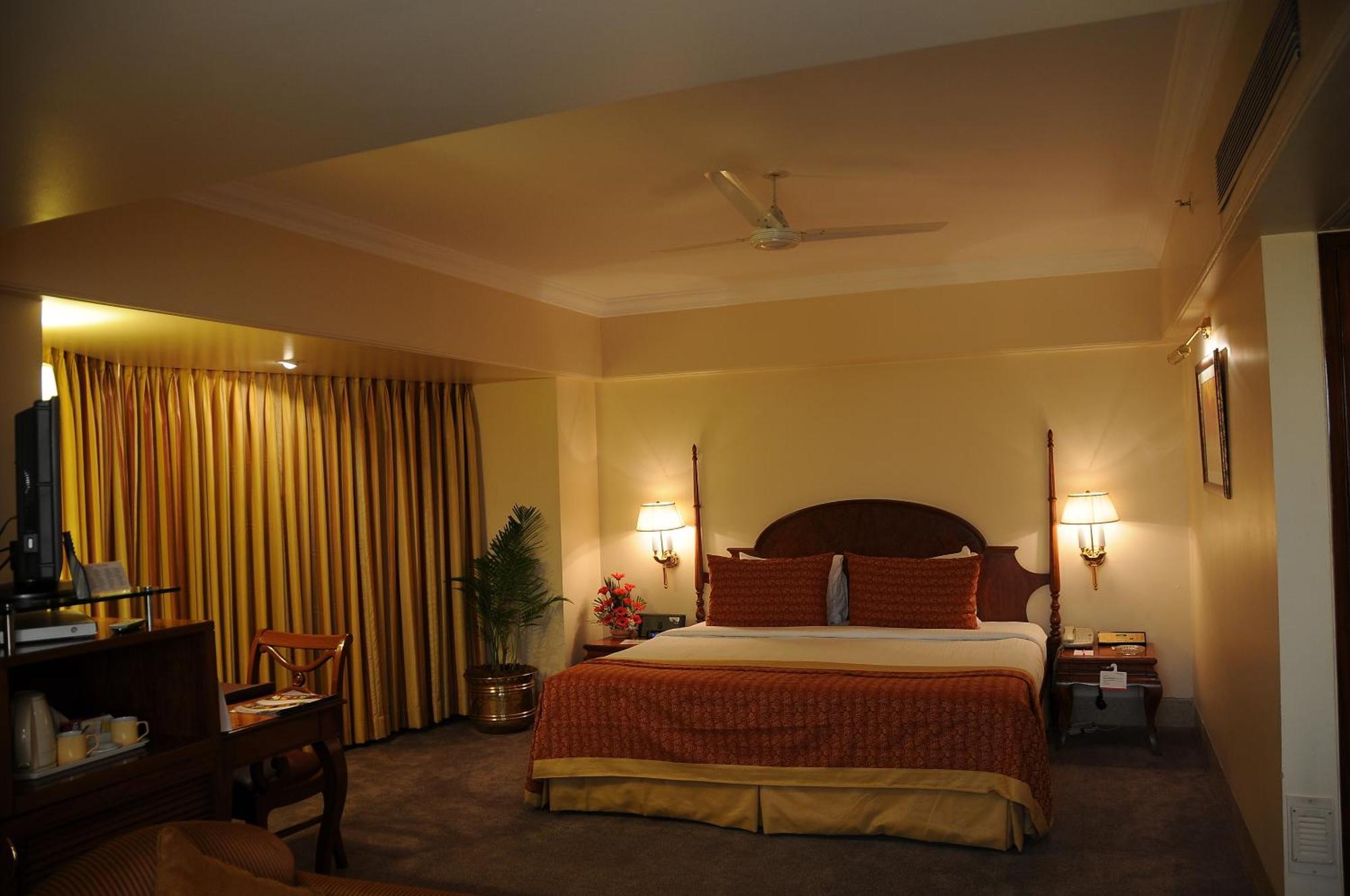 Ramada Plaza By Wyndham Palm Grove Hotel 5*