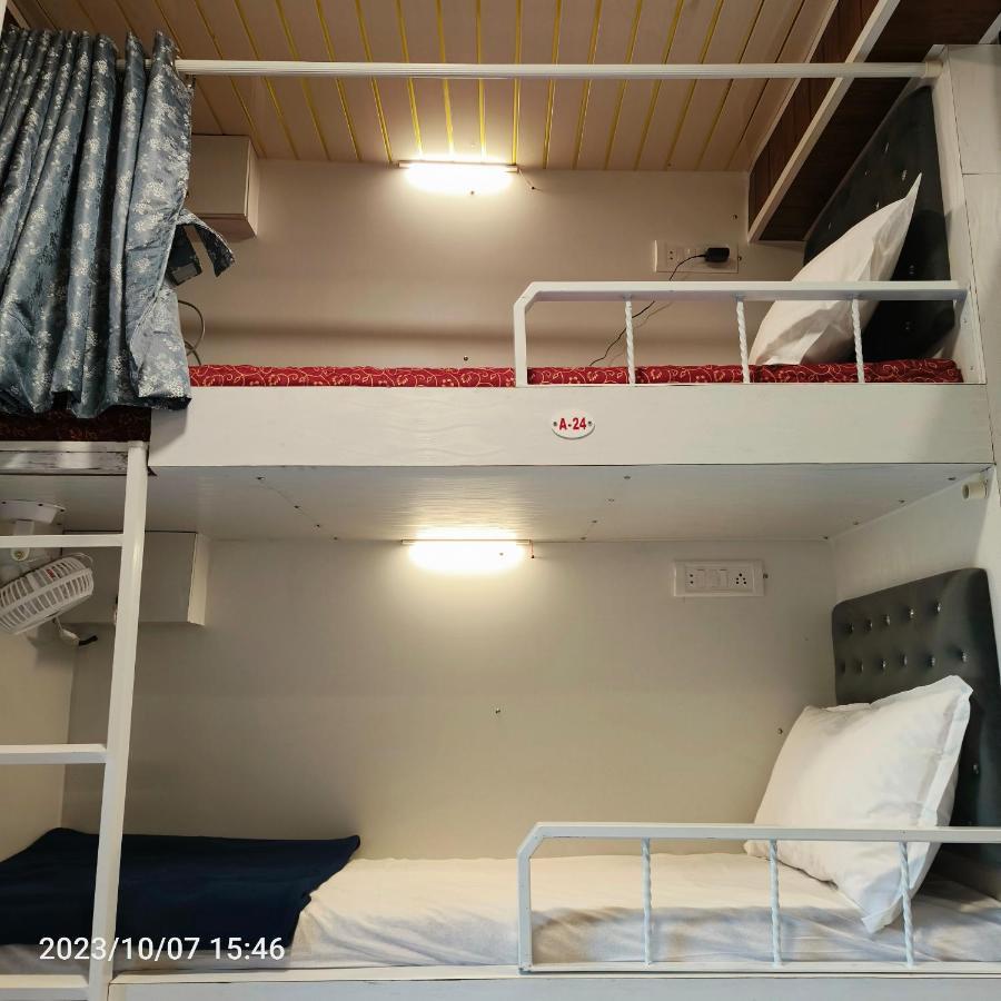 Hostel Marol Metro *