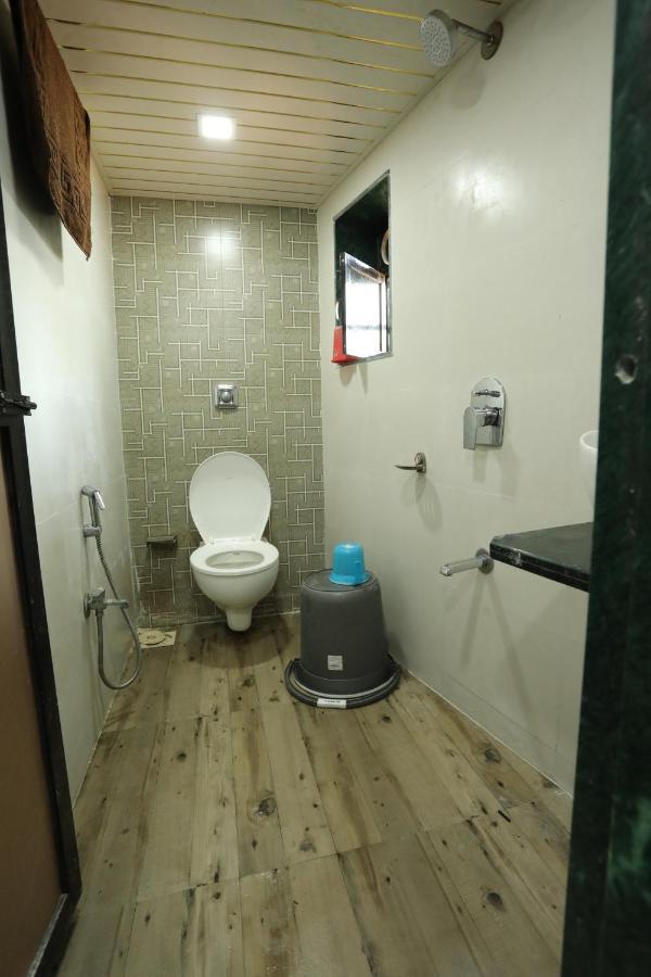 Mango Marol Hostel *