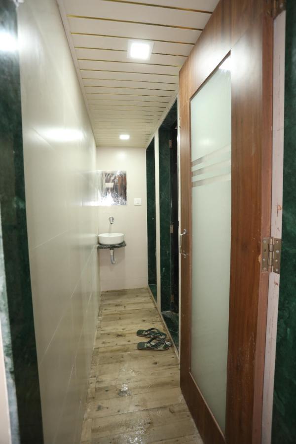 Mango Marol Hostel *