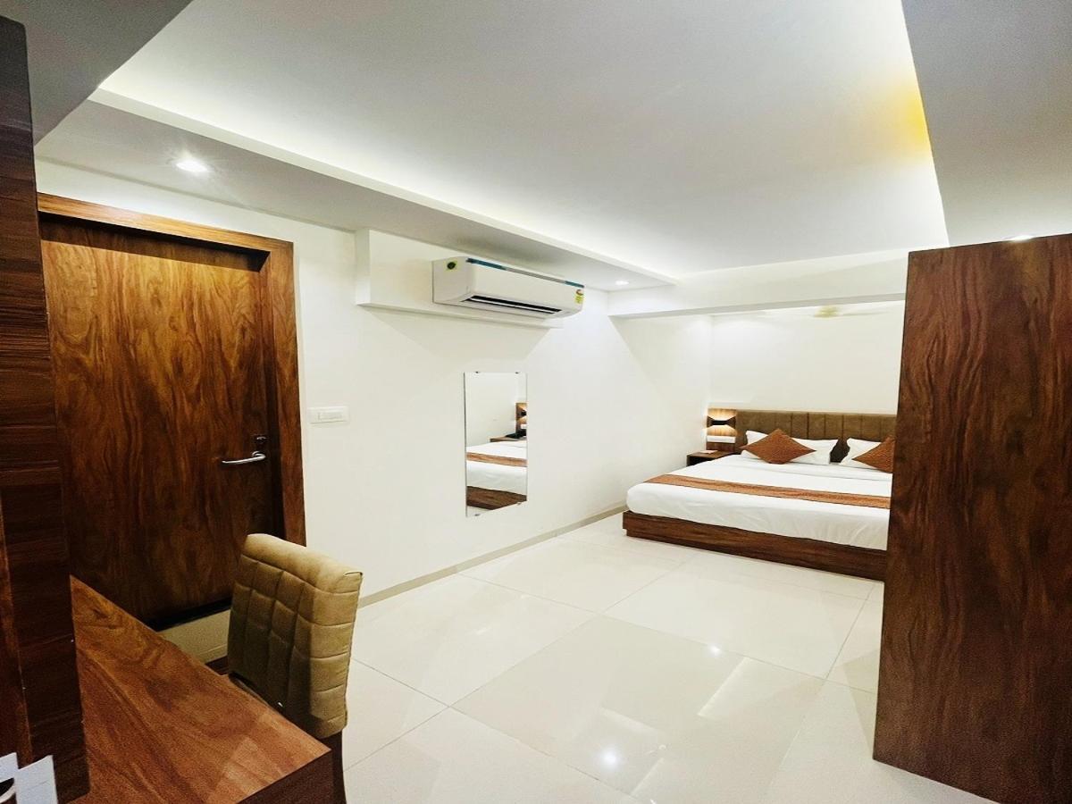 Hotel Black Burn 3*