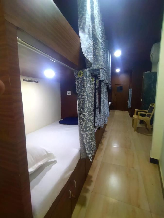 Dc Dormitory Asalpha Metro Hostel