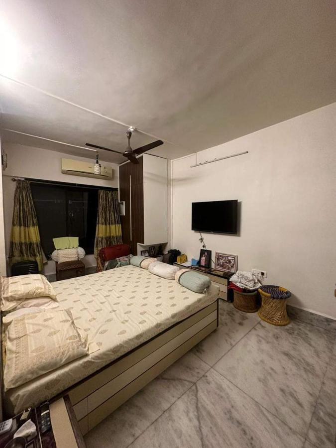 Surya Kiran: Linking Road Bandra West 3bhk *