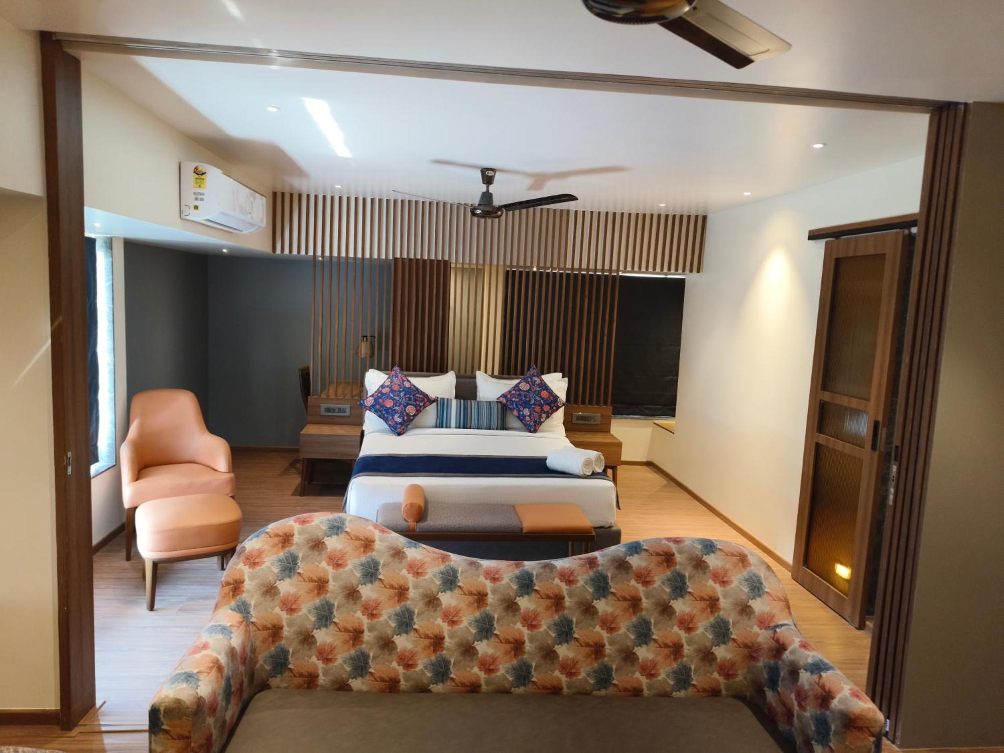 Hotel Le Grande - International Airport Mumbai