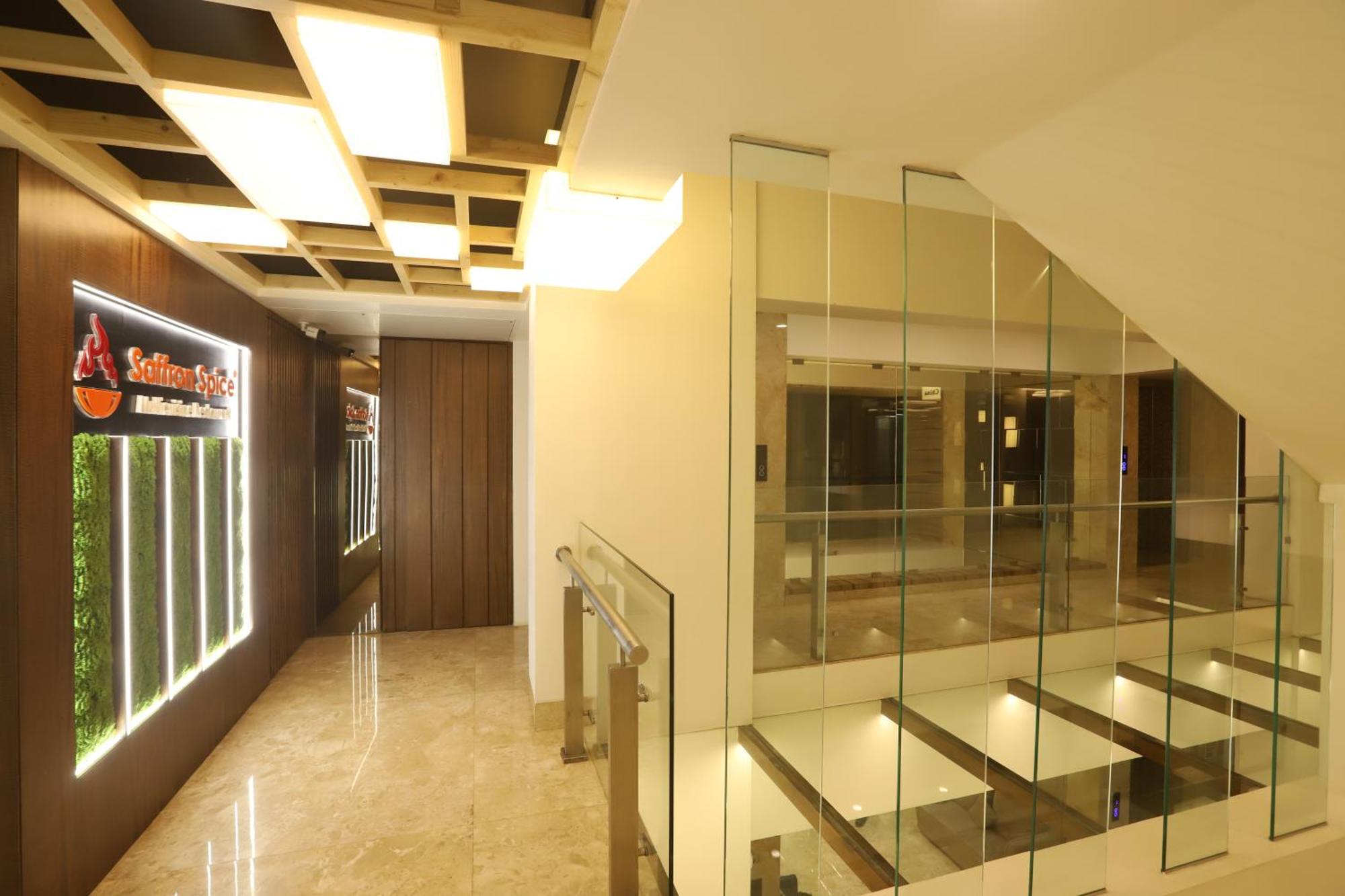 Auris & Banquets, International Airport 4*