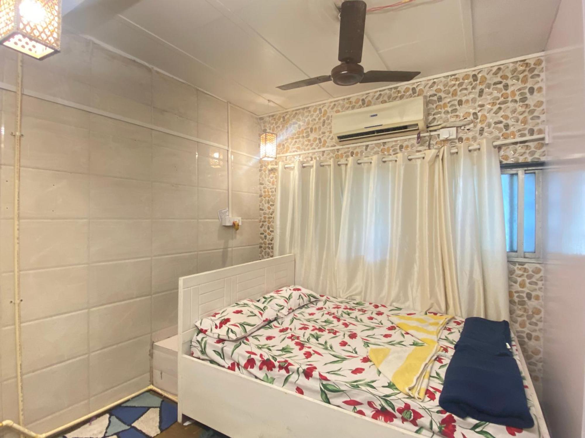 Apartment 2bhk Bandra West Chuim Village *