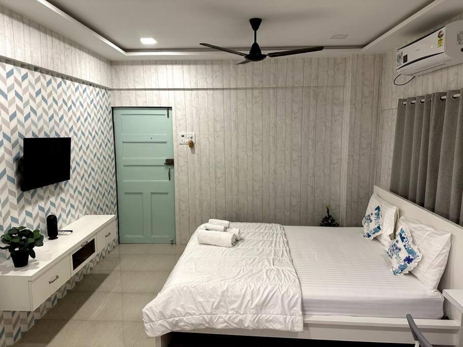 Basti 1 Chuim Village Khar West Apartment Mumbai