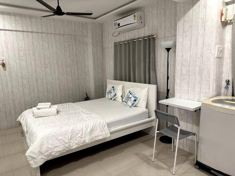 Apartment Basti 1 Chuim Village Khar West