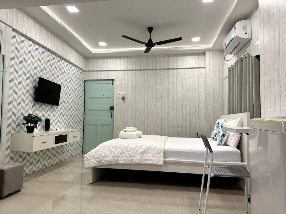 Basti 1 Chuim Village Khar West Apartment Mumbai