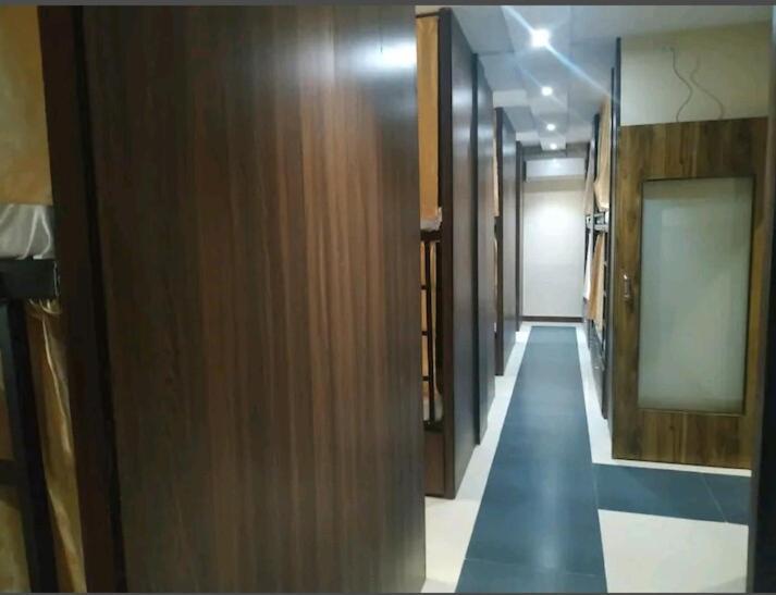 Almas 24 Aircondition Hostel Mumbai