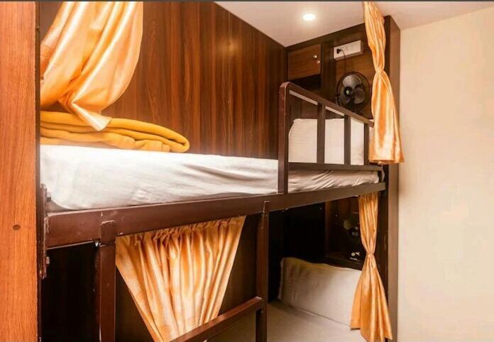 Almas 24 Aircondition Hostel *