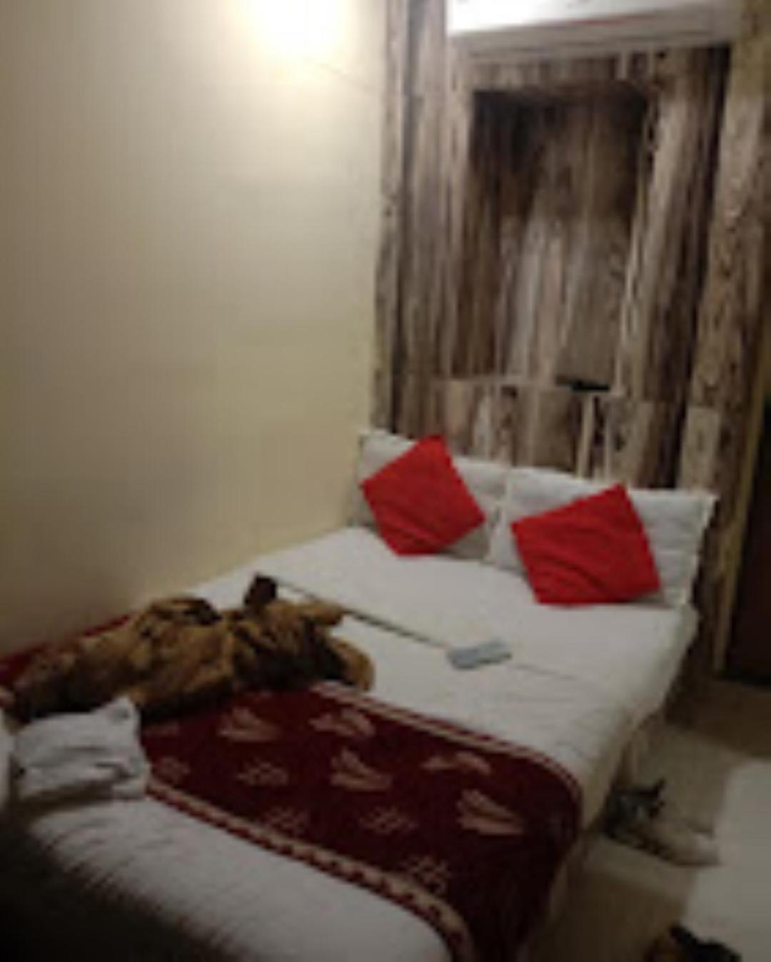 Golden Inn, Hotel