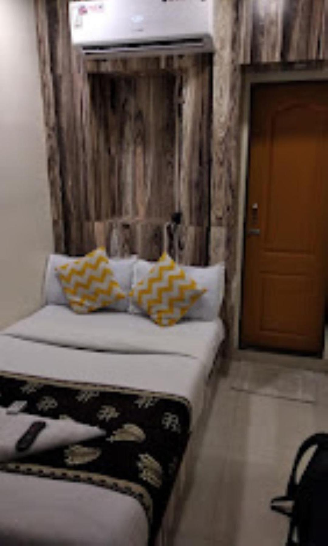 Hotel Golden Inn,