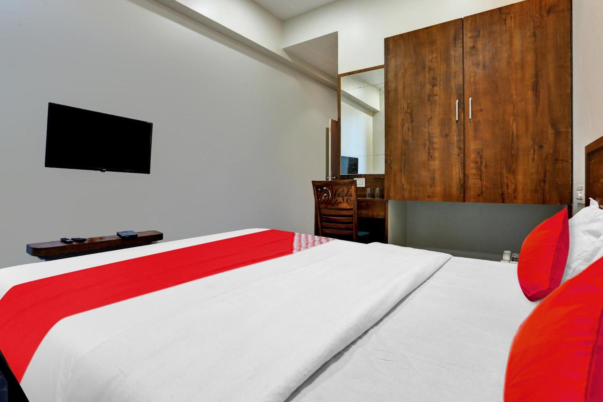 Hotel Capital O Calista Mumbai