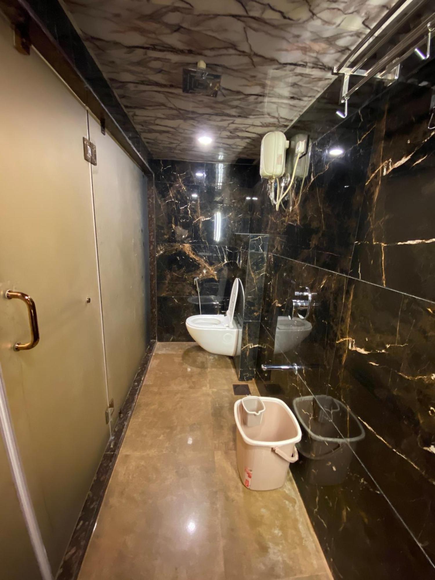 Hotel 97 Inn- Andheri Versova