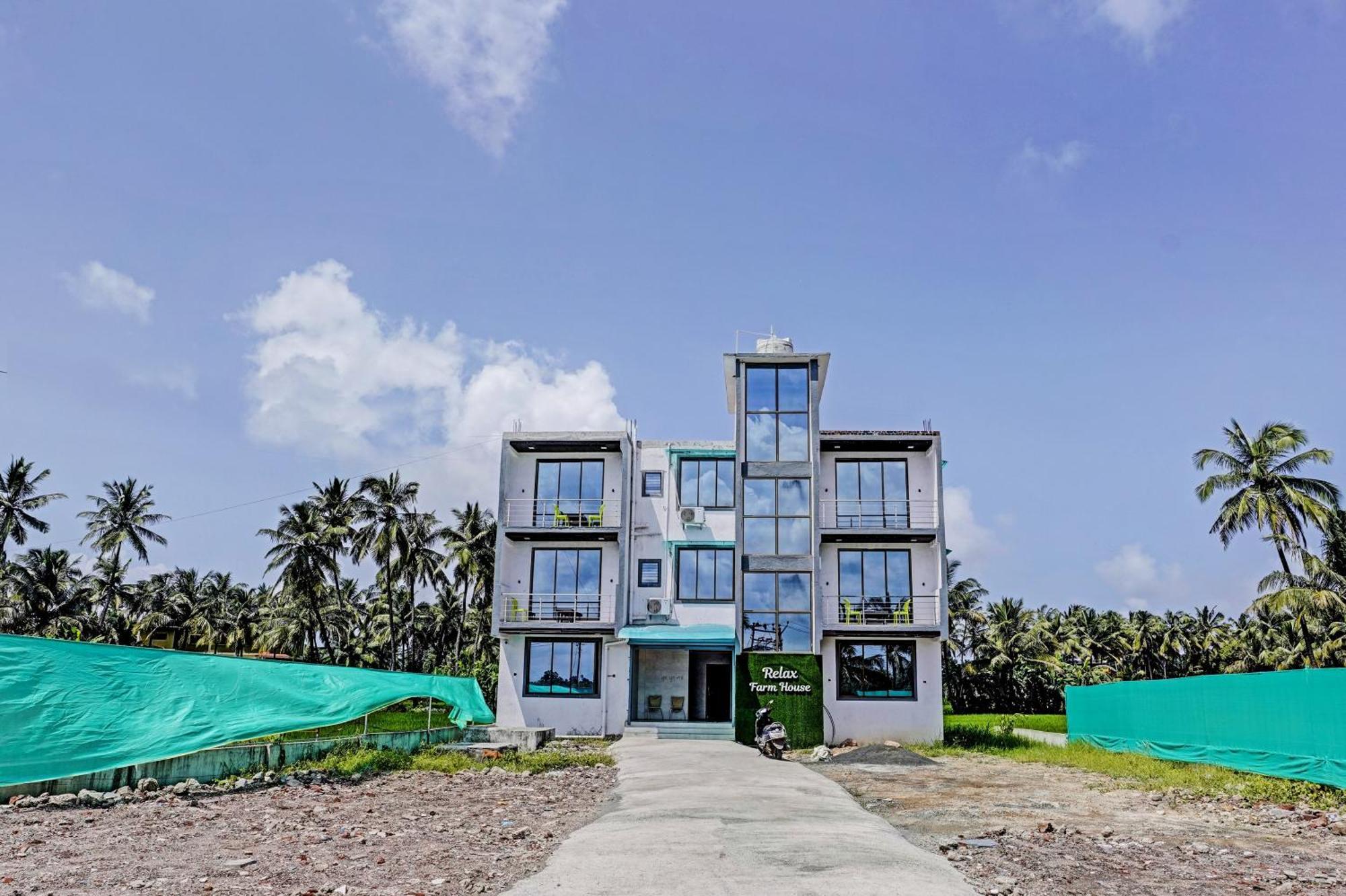 Spot On Relax Farm House Hotel