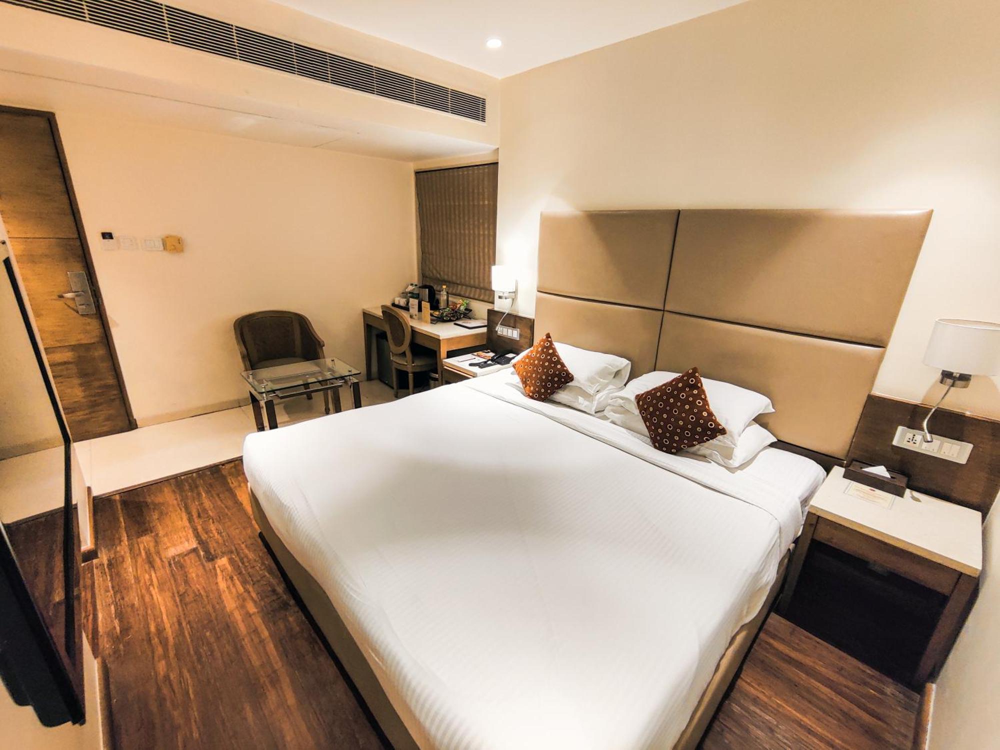 Ramee Guestline Khar Hotel 3*