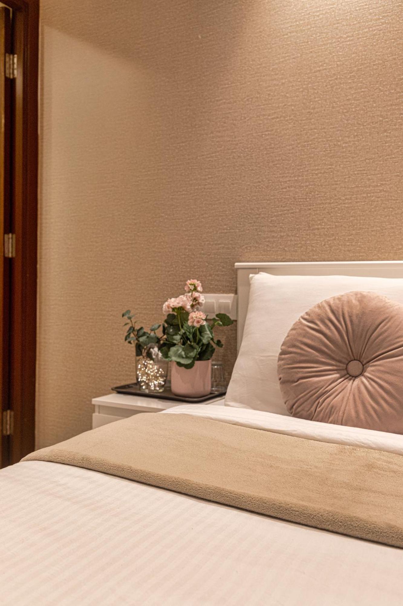 Entire One Bedroom - Hiranandani Gardens, Powai