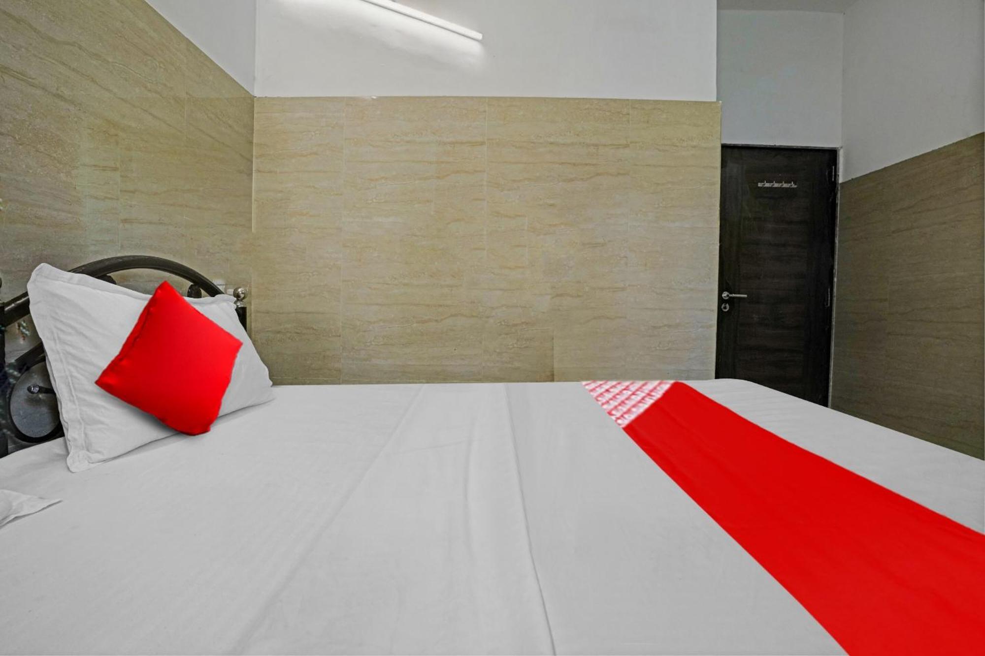 Oyo Flagship Raj Near Juhu