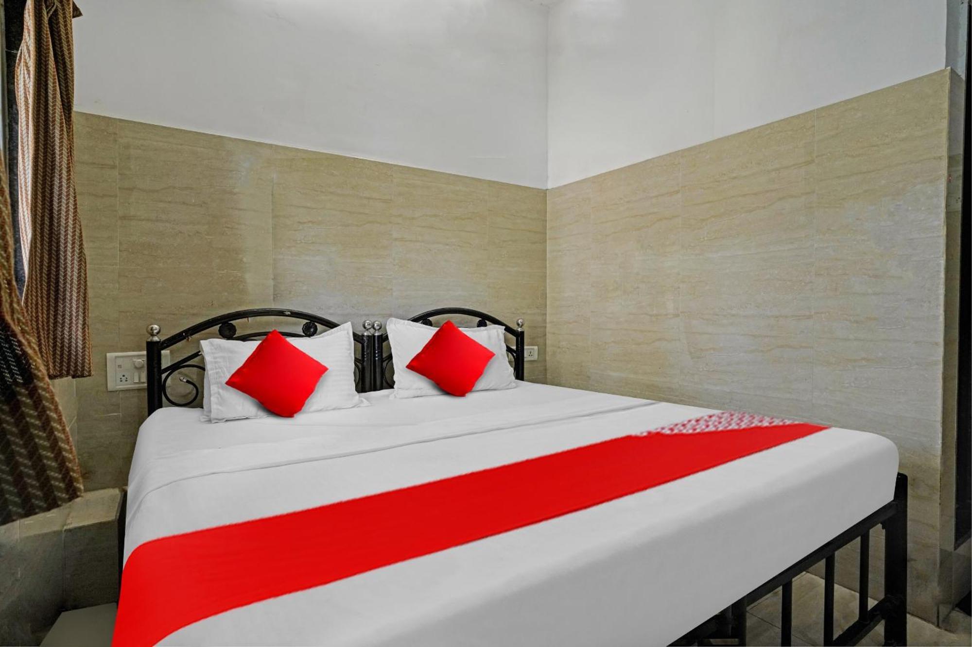 Oyo Flagship Raj Near Juhu Hotel